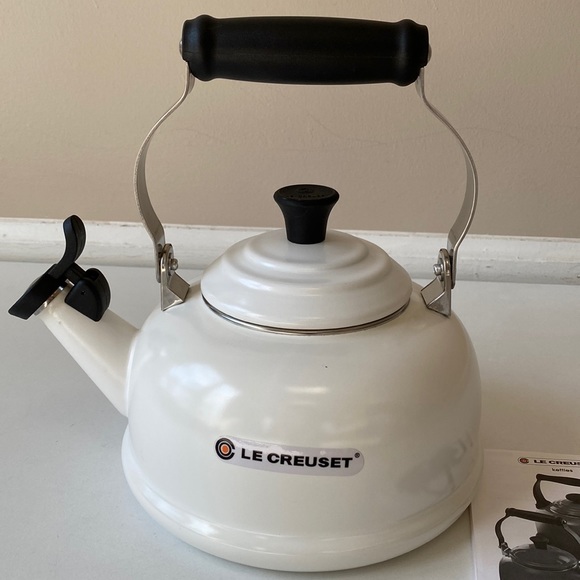 Le Creuset Other - NEW LE CREUSET white whistling tea kettle, 1.7 QT